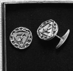 Iisakki Järvenpää Törni Kalvosinnapit