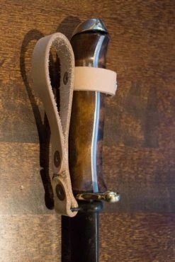 Iisakki Järvenpää Puukkopistin M2021 Suomen Leijona -Bergner Store messinkipistin vaalealla soljella 2