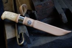 Iisakki Järvenpää Törni-puukko